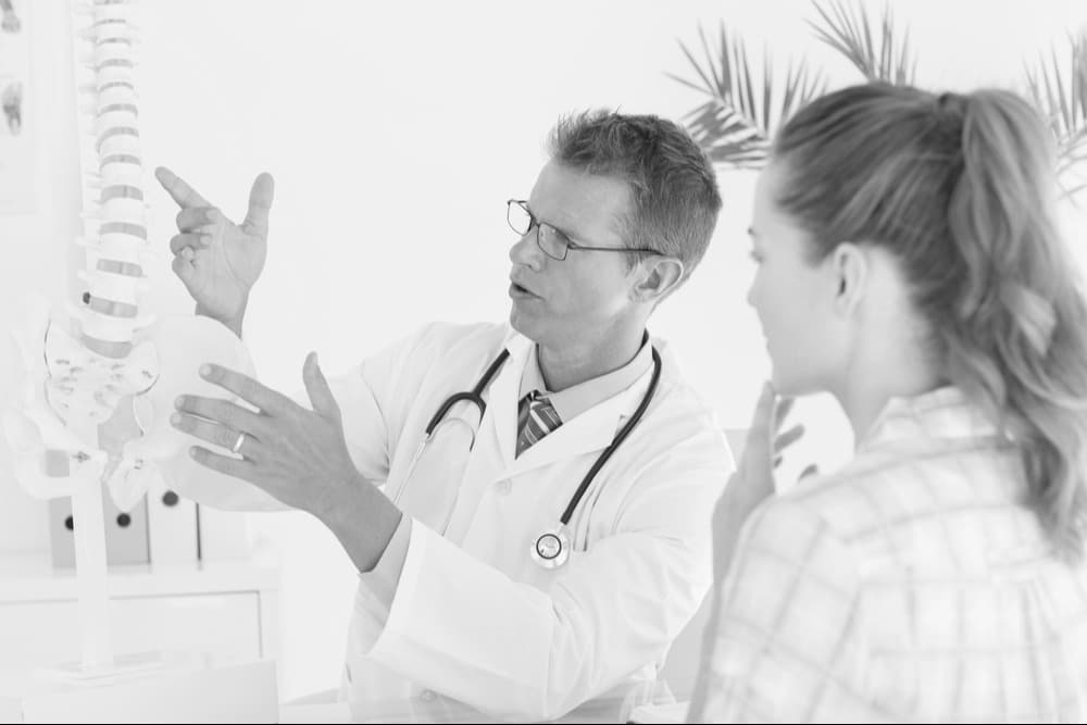 علت درد ستون فقرات بالای کمر علت درد ستون فقرات بالای کمر